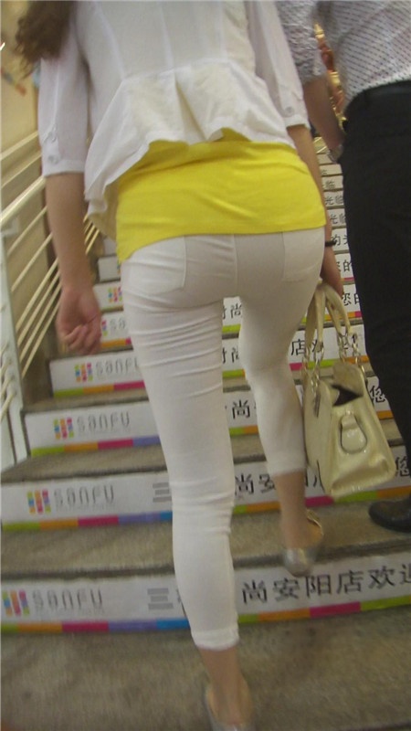 白色紧身裤美女[232M/MP4]