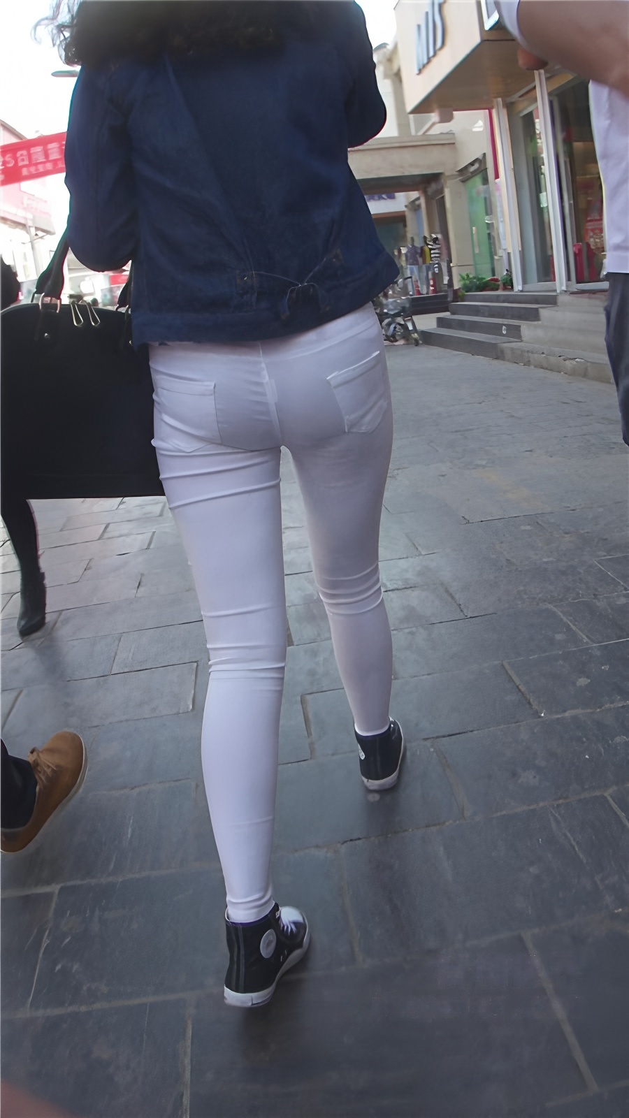 白裤小妹[99M/MP4]