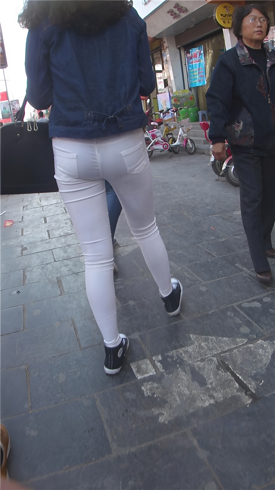 白裤小妹[99M/MP4]
