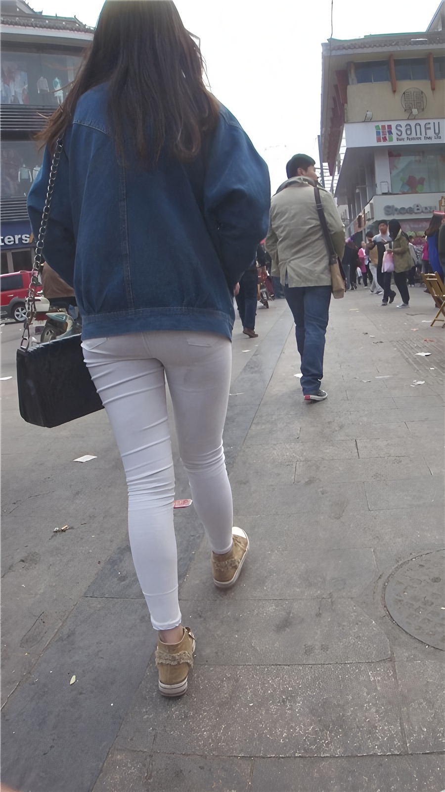 牛仔白裤妹子[169M/MP4]