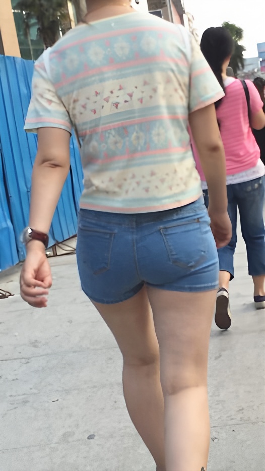 热裤牛仔妹[117M/MP4]