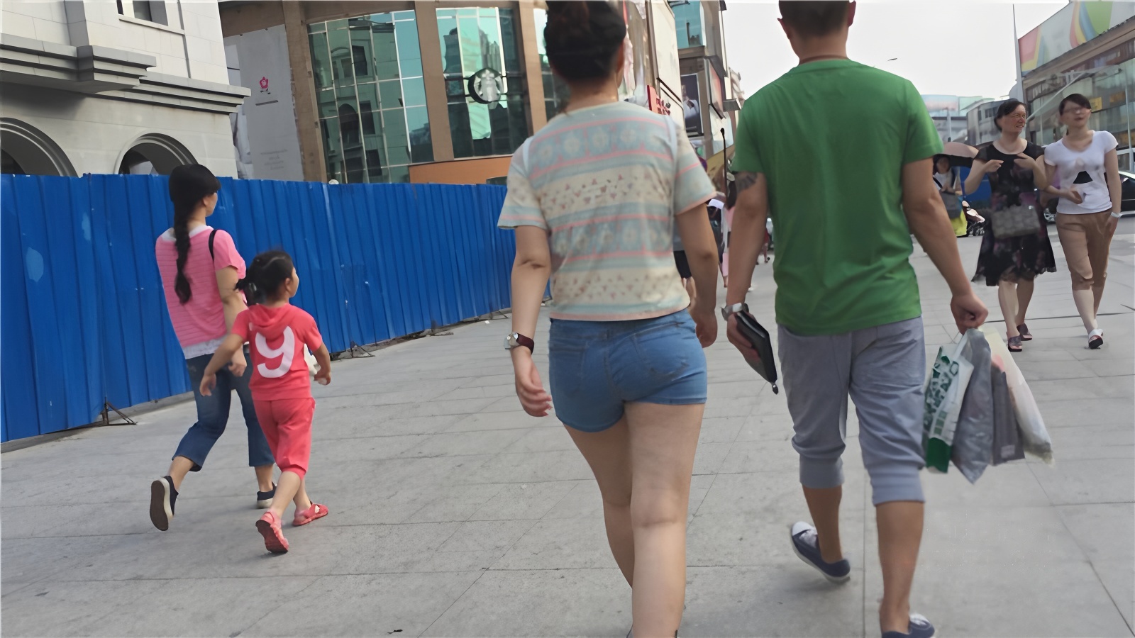 热裤牛仔妹[117M/MP4]