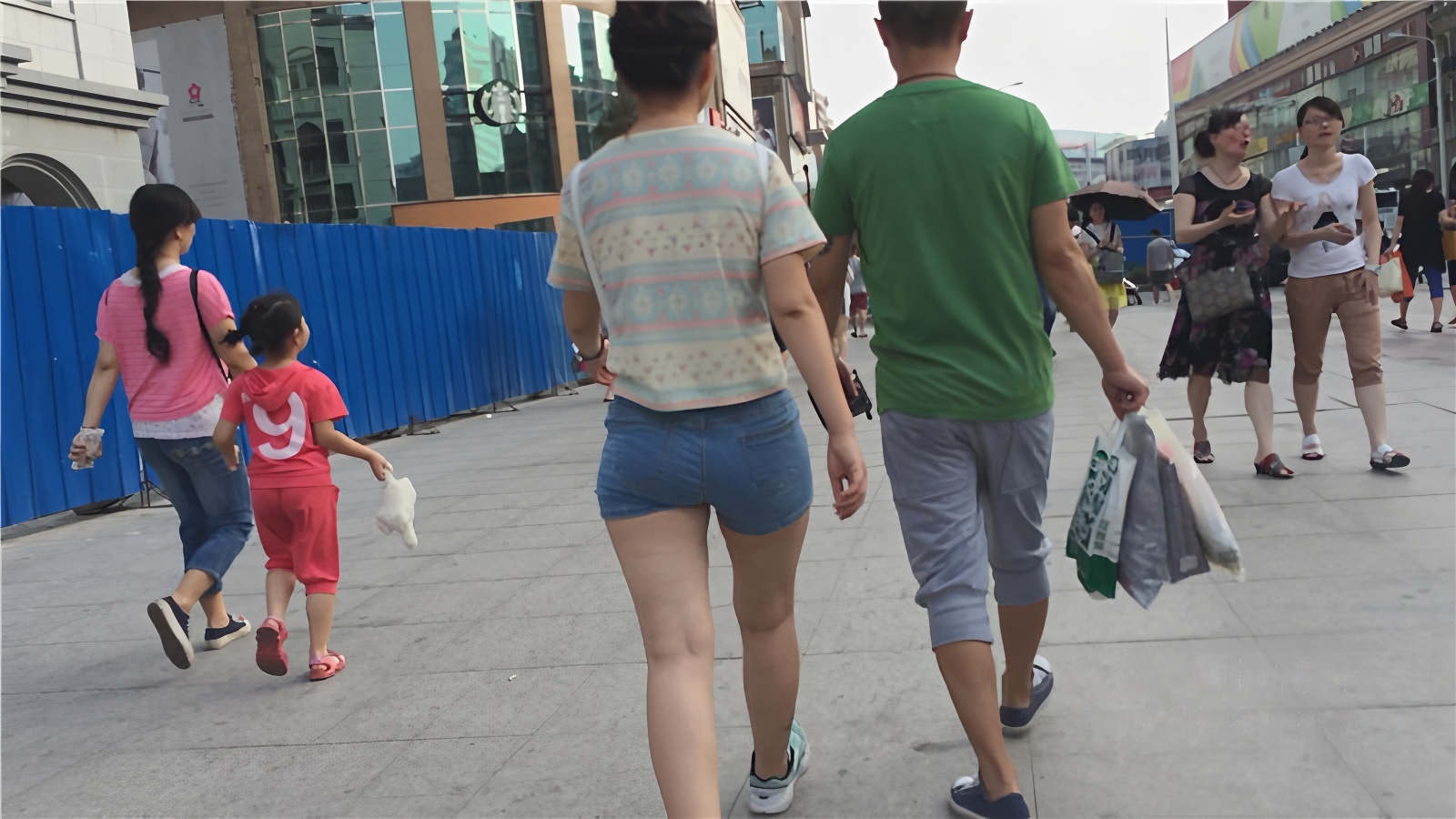 热裤牛仔妹[117M/MP4]