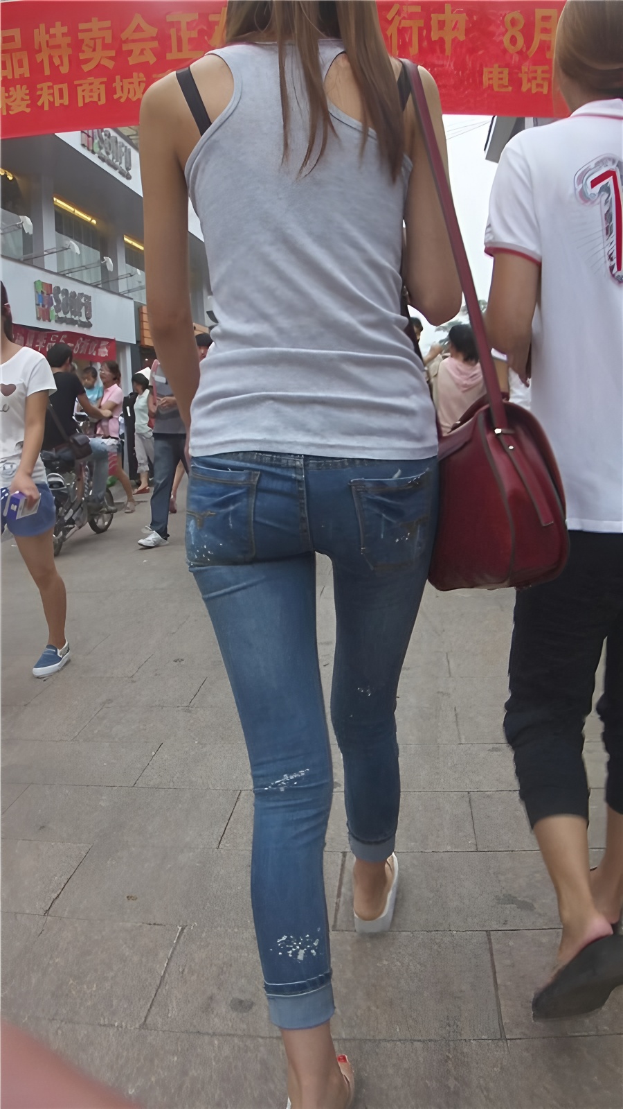 牛仔裤妹子[152M/MP4]