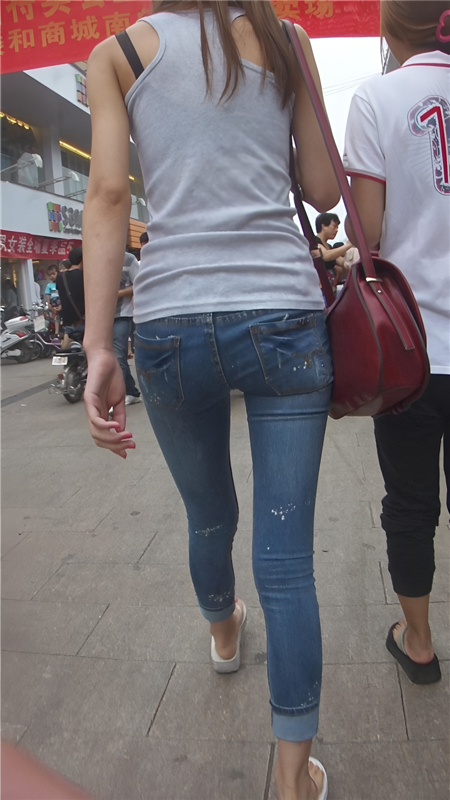 牛仔裤妹子[152M/MP4]