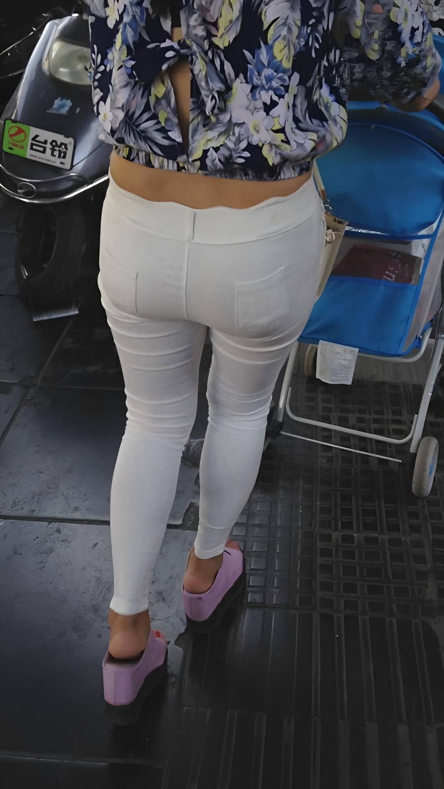 白裤紧身小妹[145M/MP4]