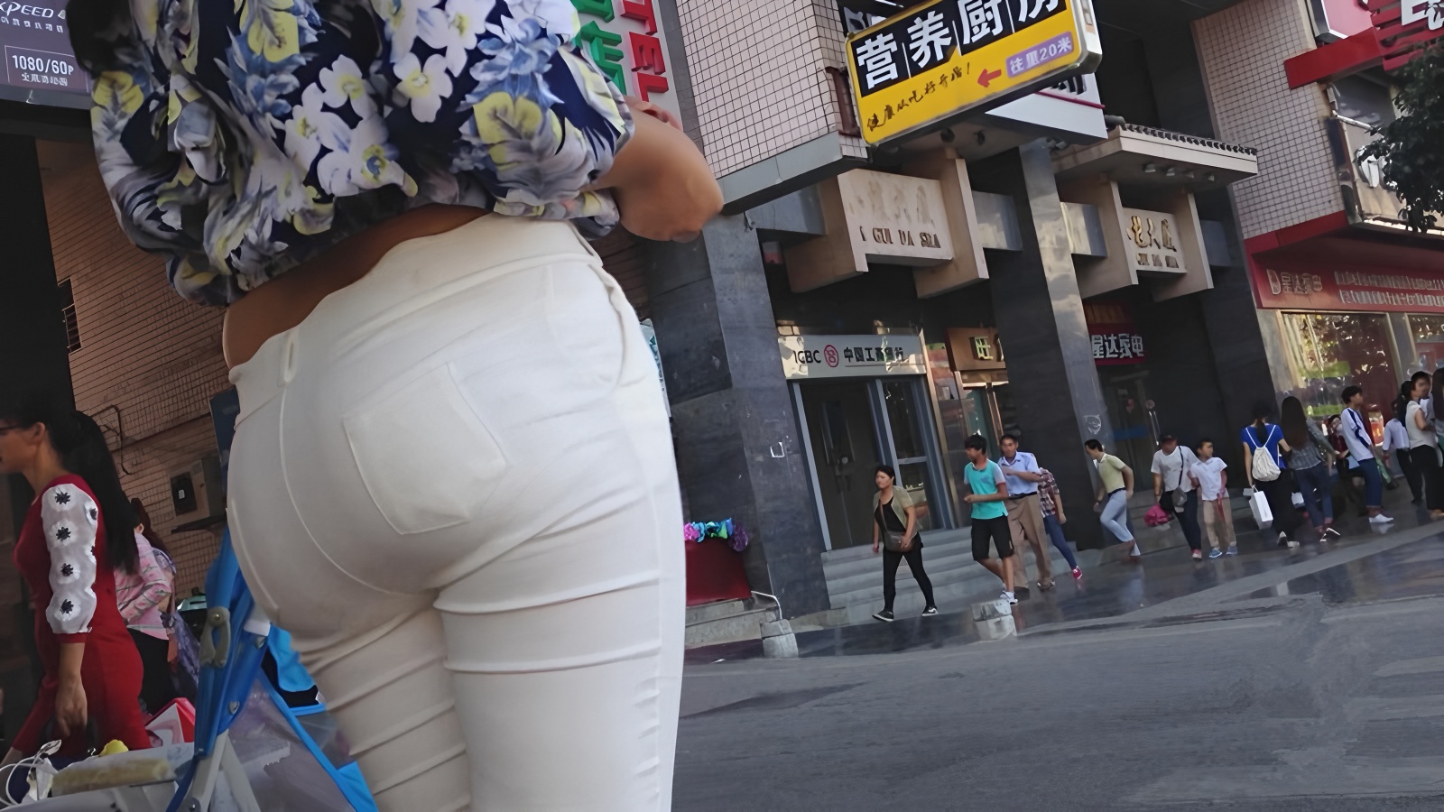 白裤紧身小妹[145M/MP4]