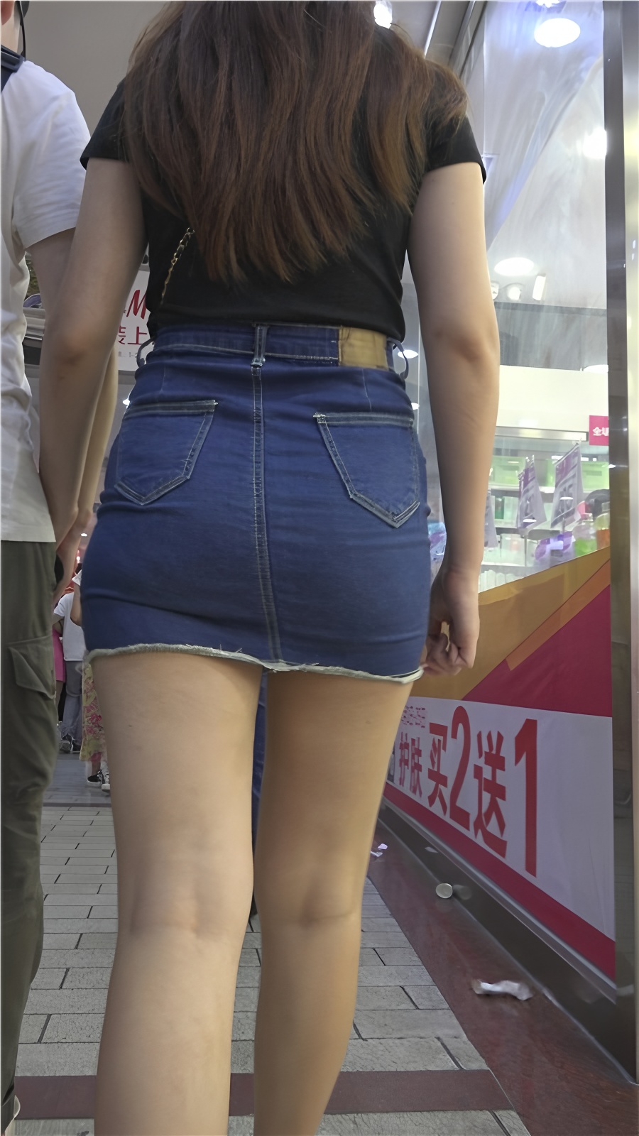 模拍高腰牛仔包臀裙美女[989M/MP4]