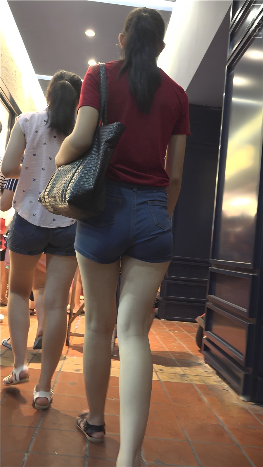 牛仔短裤妹子[1.99G/MP4]