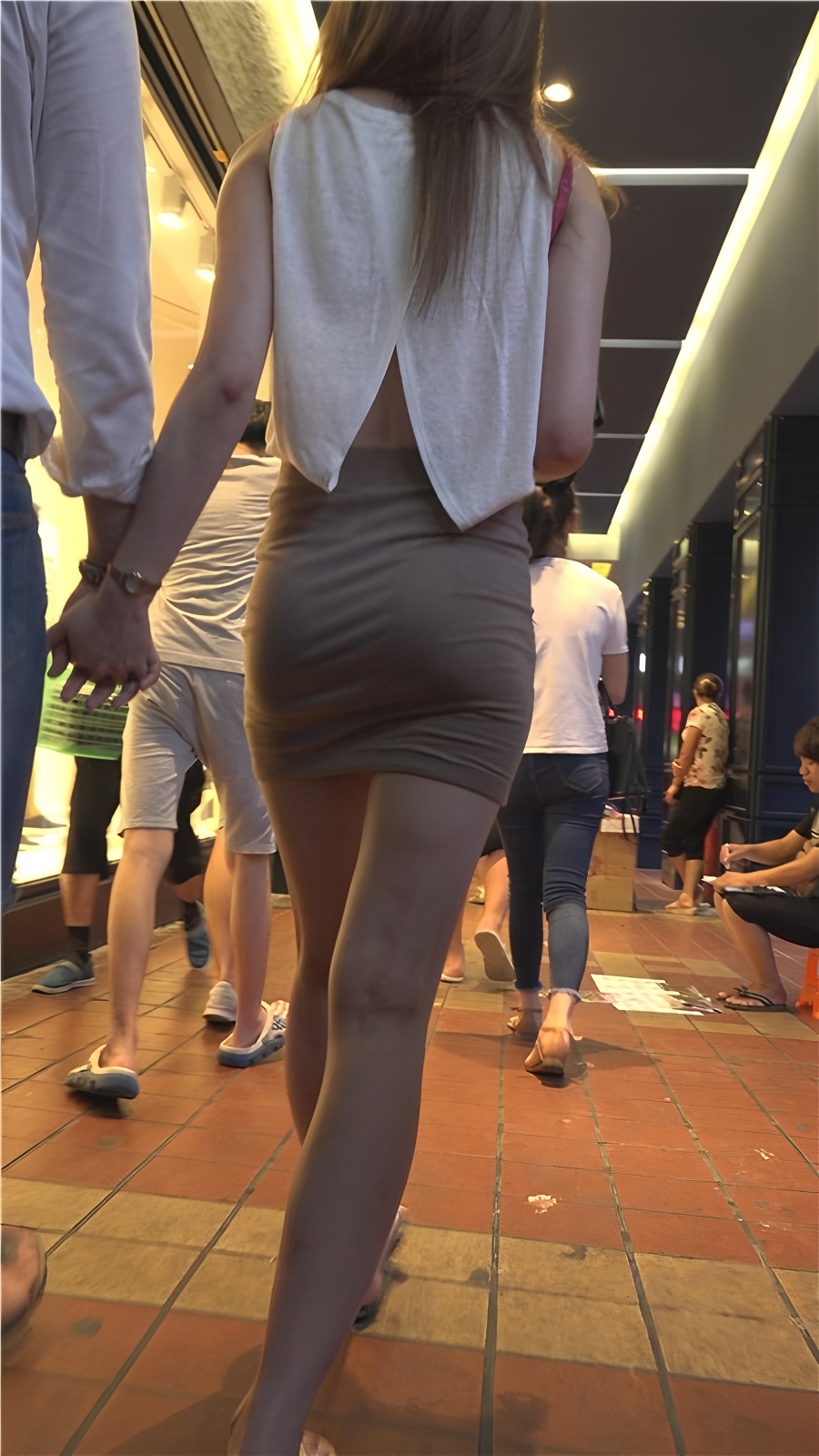 丰腴紧身包臀裙[1.27G/MP4]