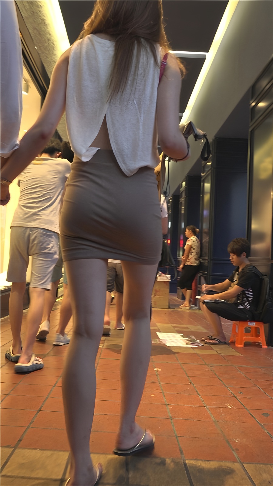 丰腴紧身包臀裙[1.27G/MP4]