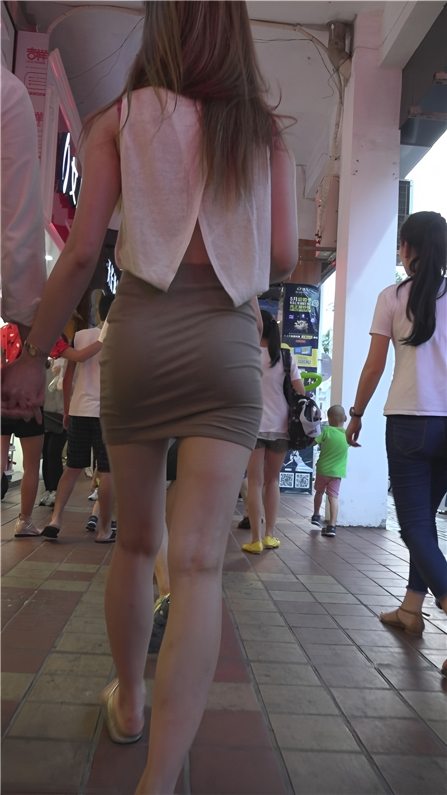 丰腴紧身包臀裙[1.27G/MP4]