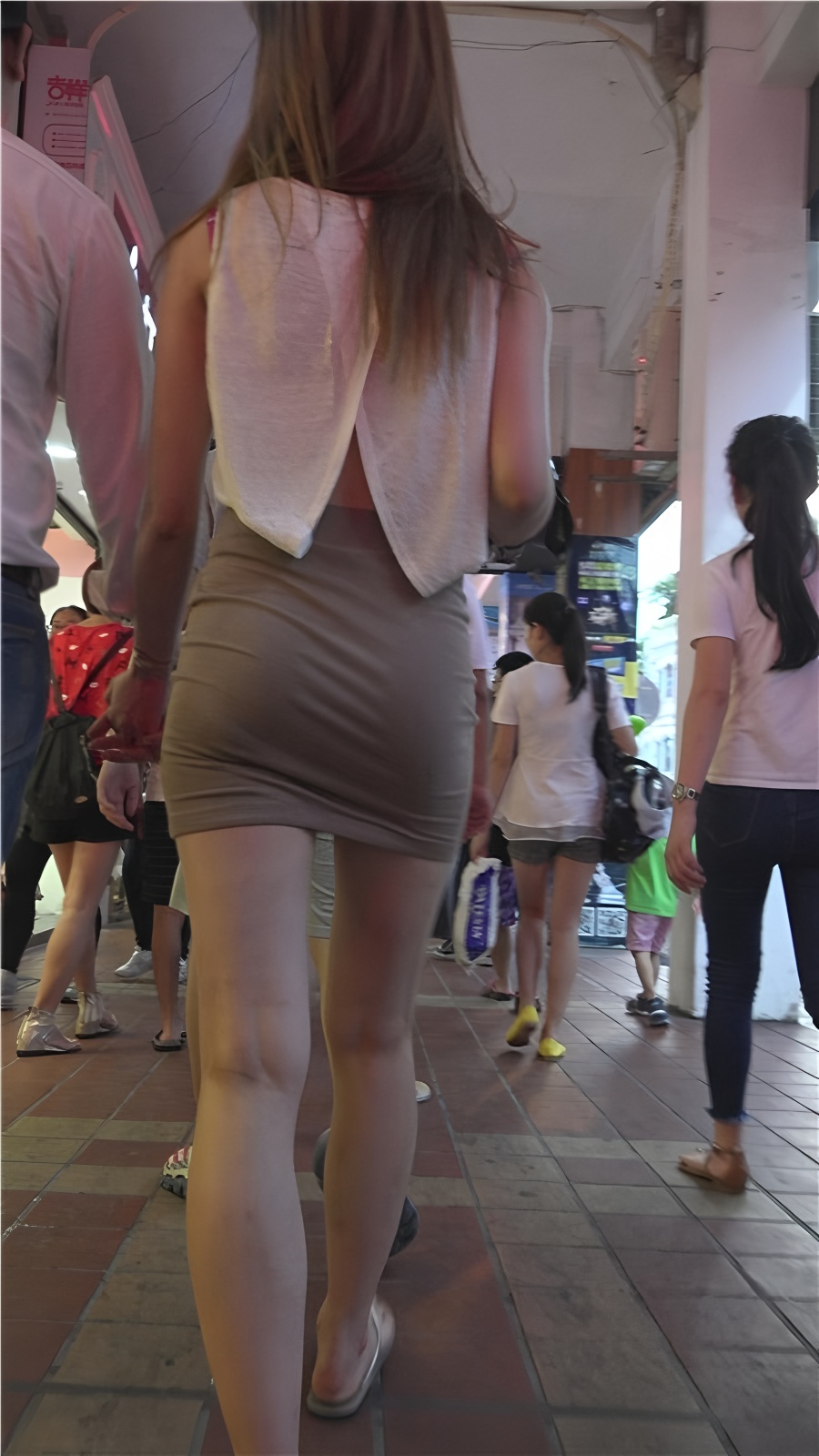 丰腴紧身包臀裙[1.27G/MP4]