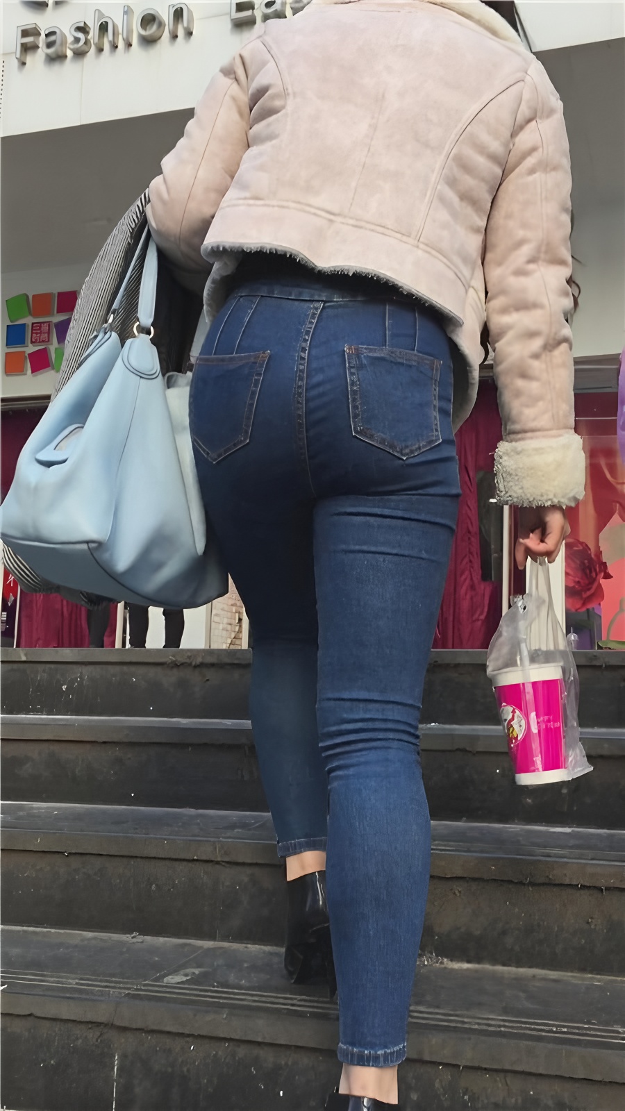 紧身牛仔裤长发妹子[584M/MP4]