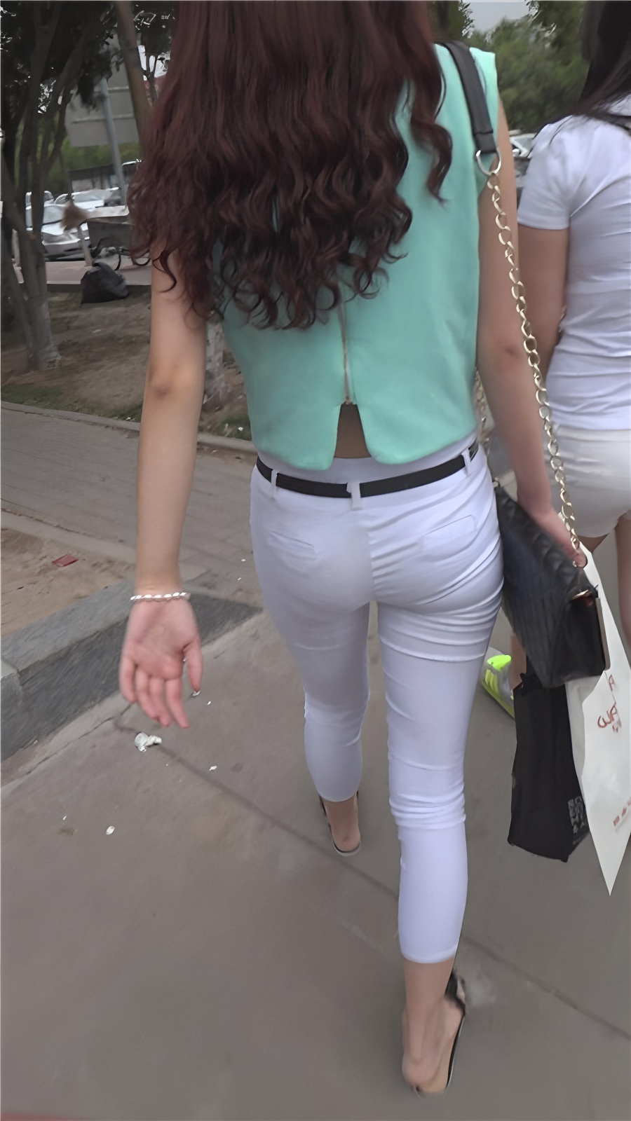 白裤小姐姐[694M/MP4]