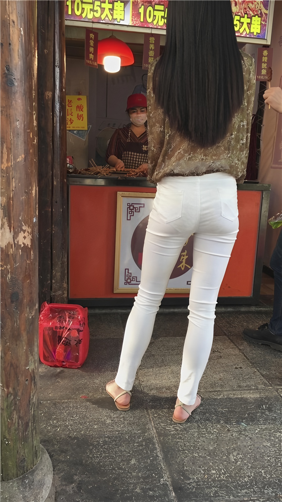 长发白裤美女[494M/MP4]