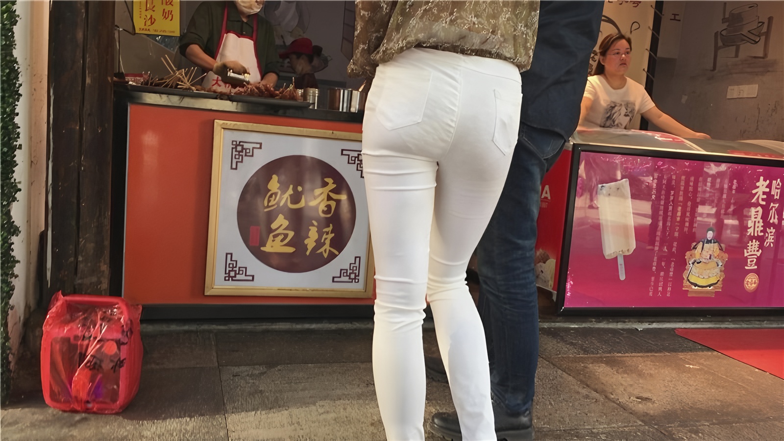 长发白裤美女[494M/MP4]