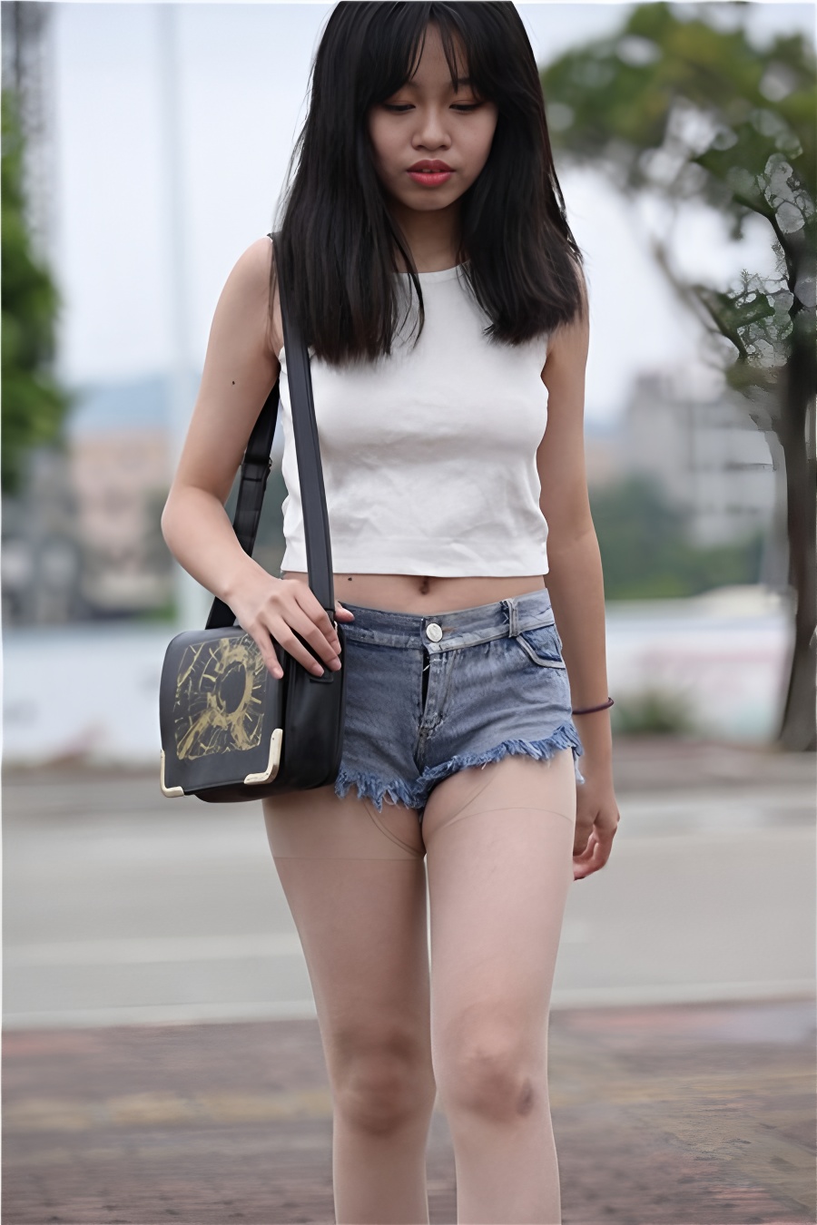 热裤牛仔小姐姐【套图+视频】