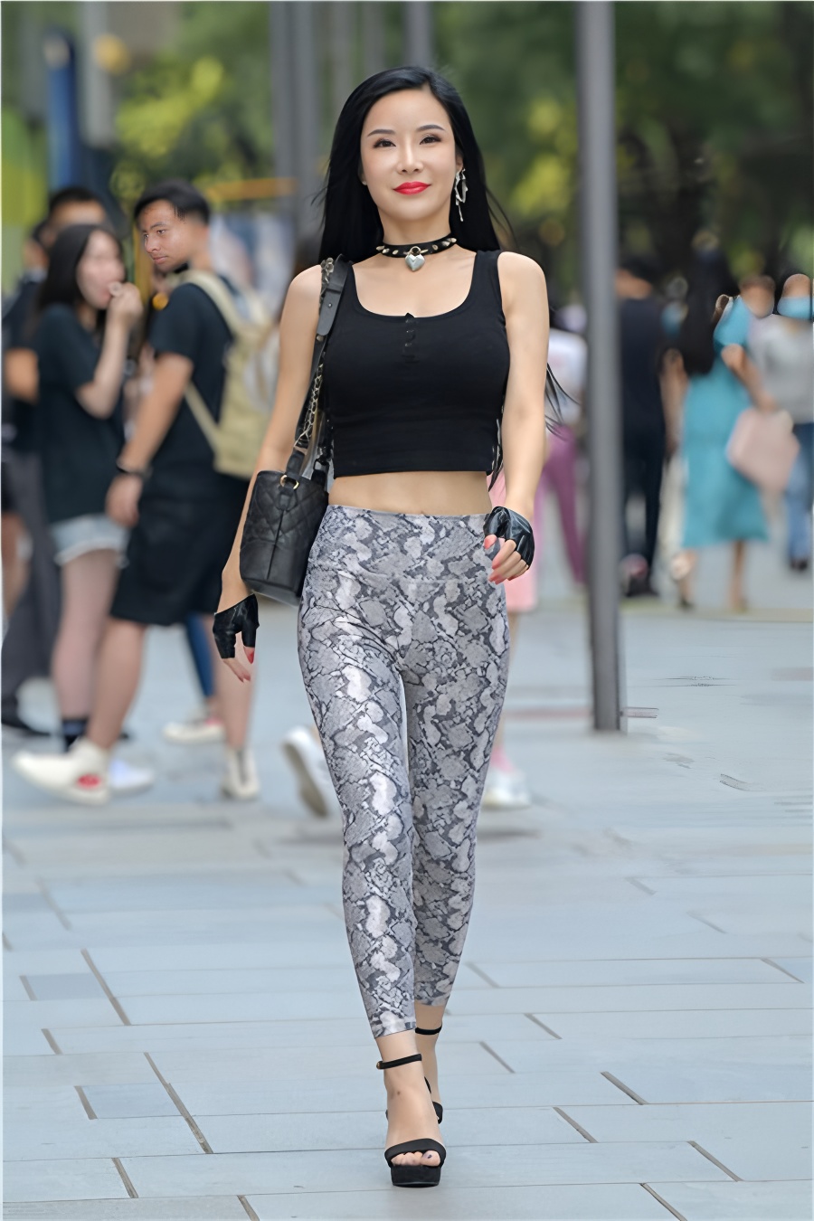 蛇皮紧身裤小姐姐【套图+视频】