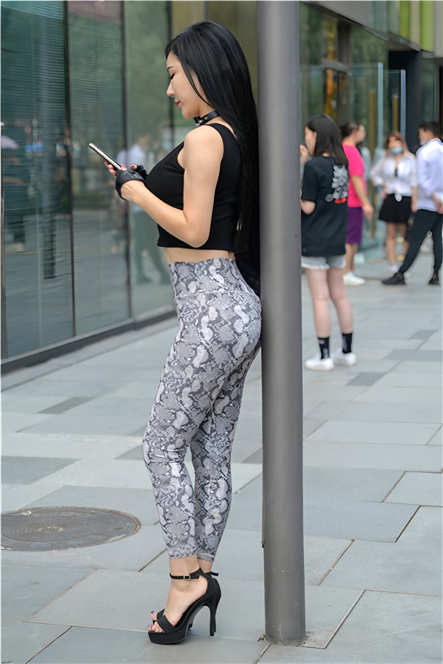 蛇皮紧身裤小姐姐【套图+视频】