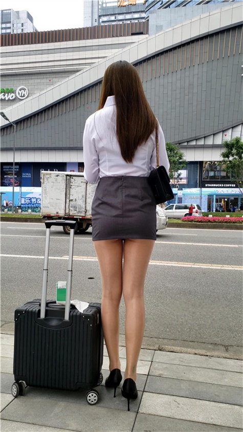 （视频一）漂亮的职场美女[6.4G/MP4]