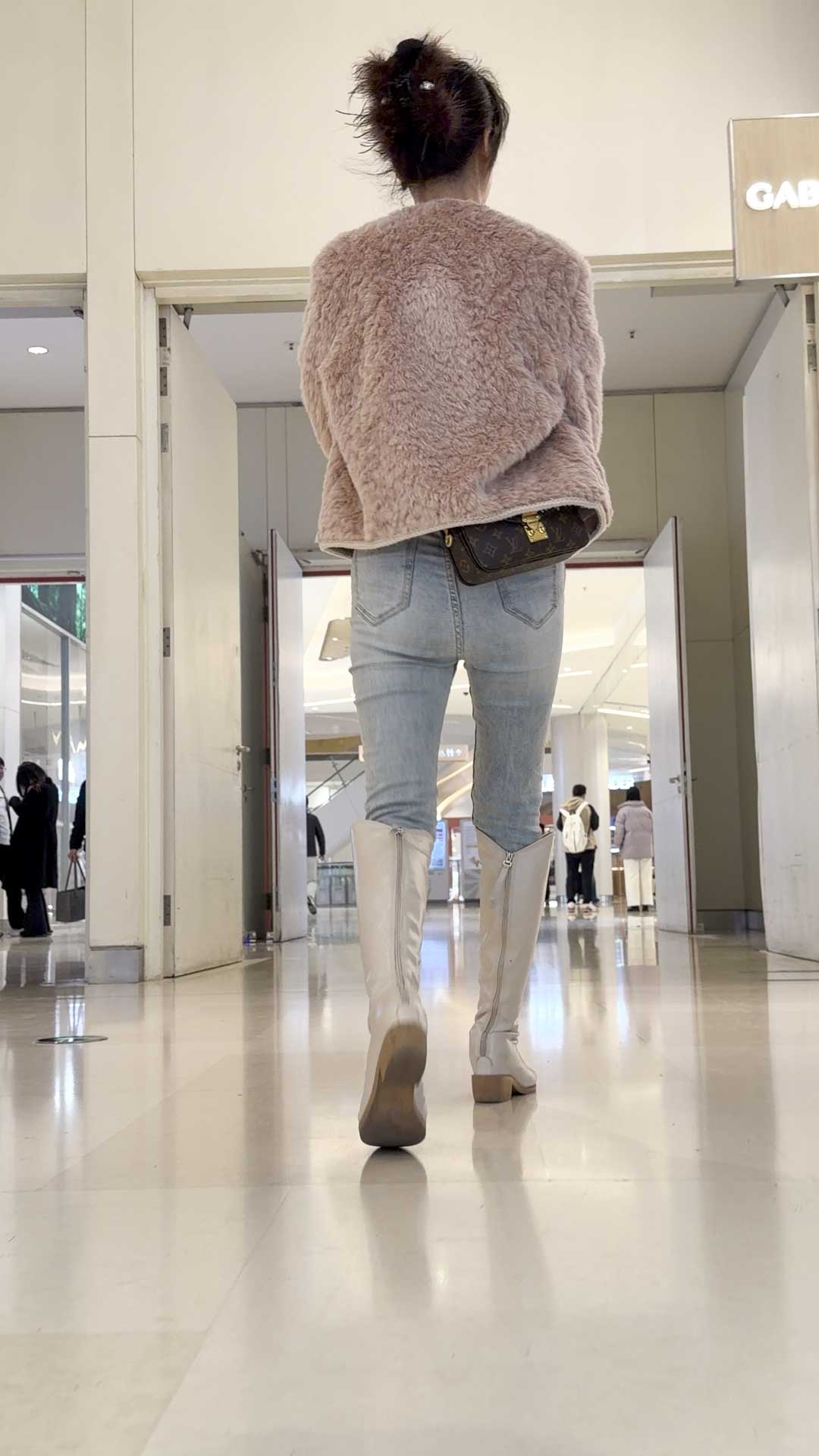 包臀灰牛仔紧身少妇（积分135）