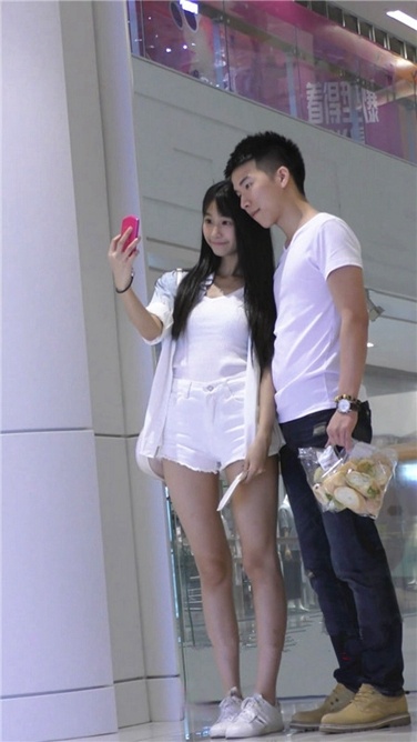 【魔兽君子作品】极品白色热裤长腿美眉[MP4/765MB]