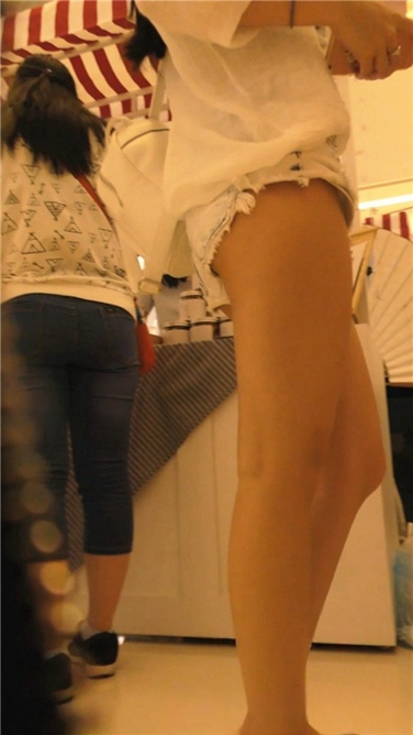 【魔兽君子】极品超短热牛长腿美女[MP4/865MB]