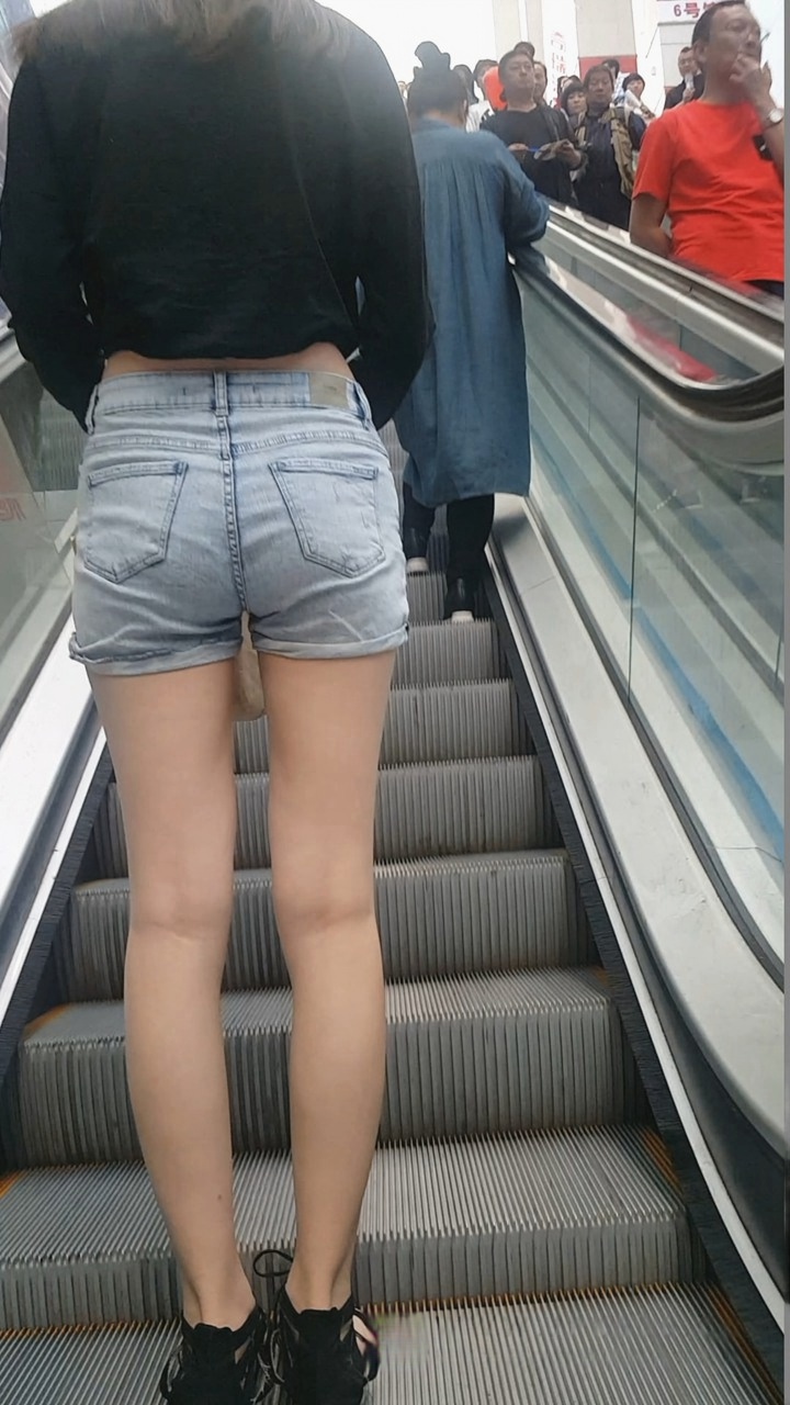 极品长腿街拍热裤时尚美女[513M/MP4]