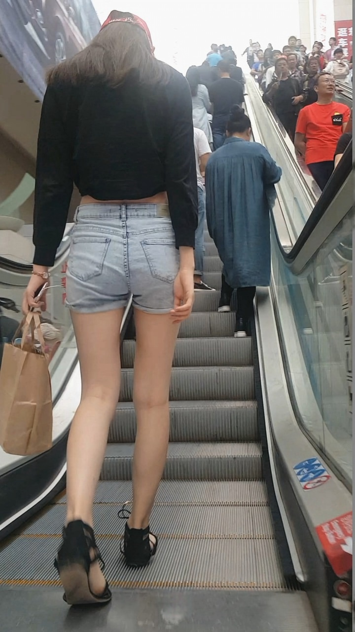 极品长腿街拍热裤时尚美女[513M/MP4]