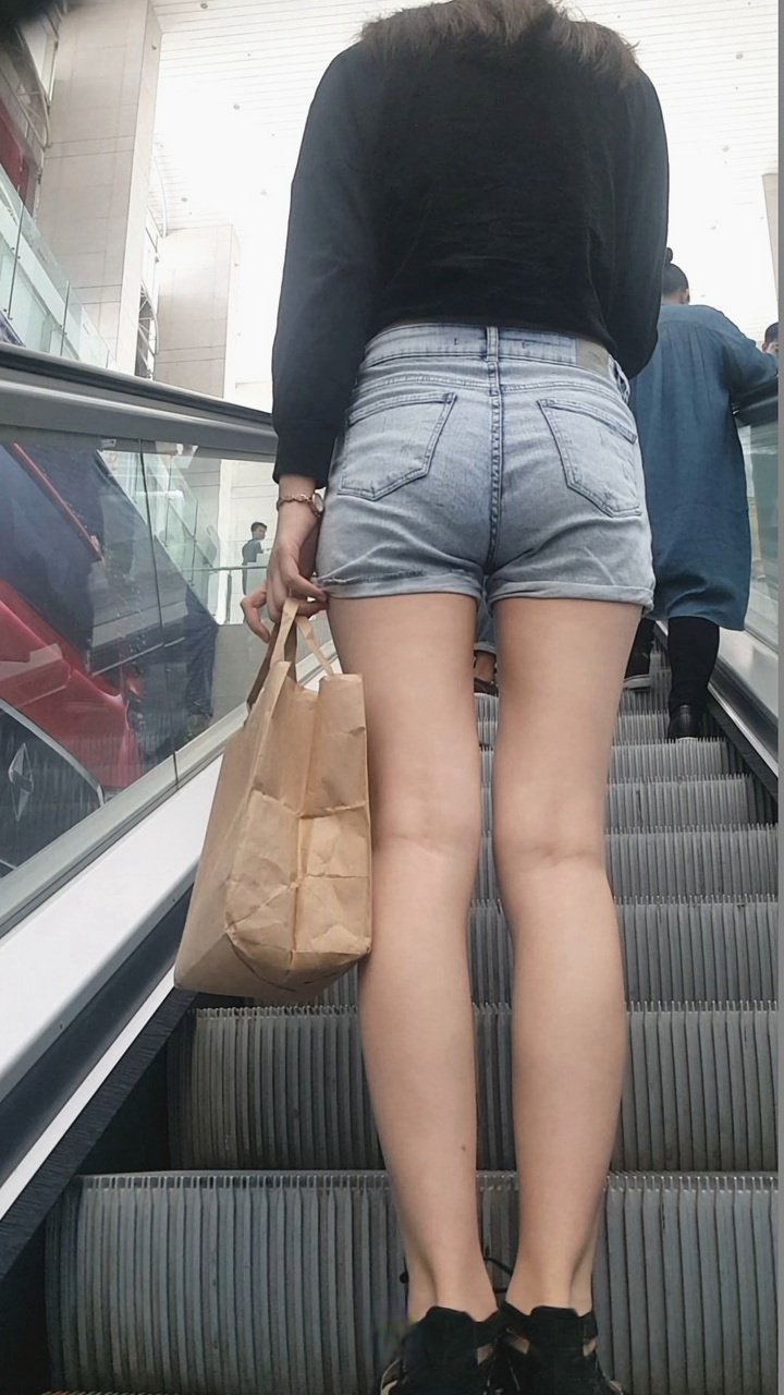 极品长腿街拍热裤时尚美女[513M/MP4]