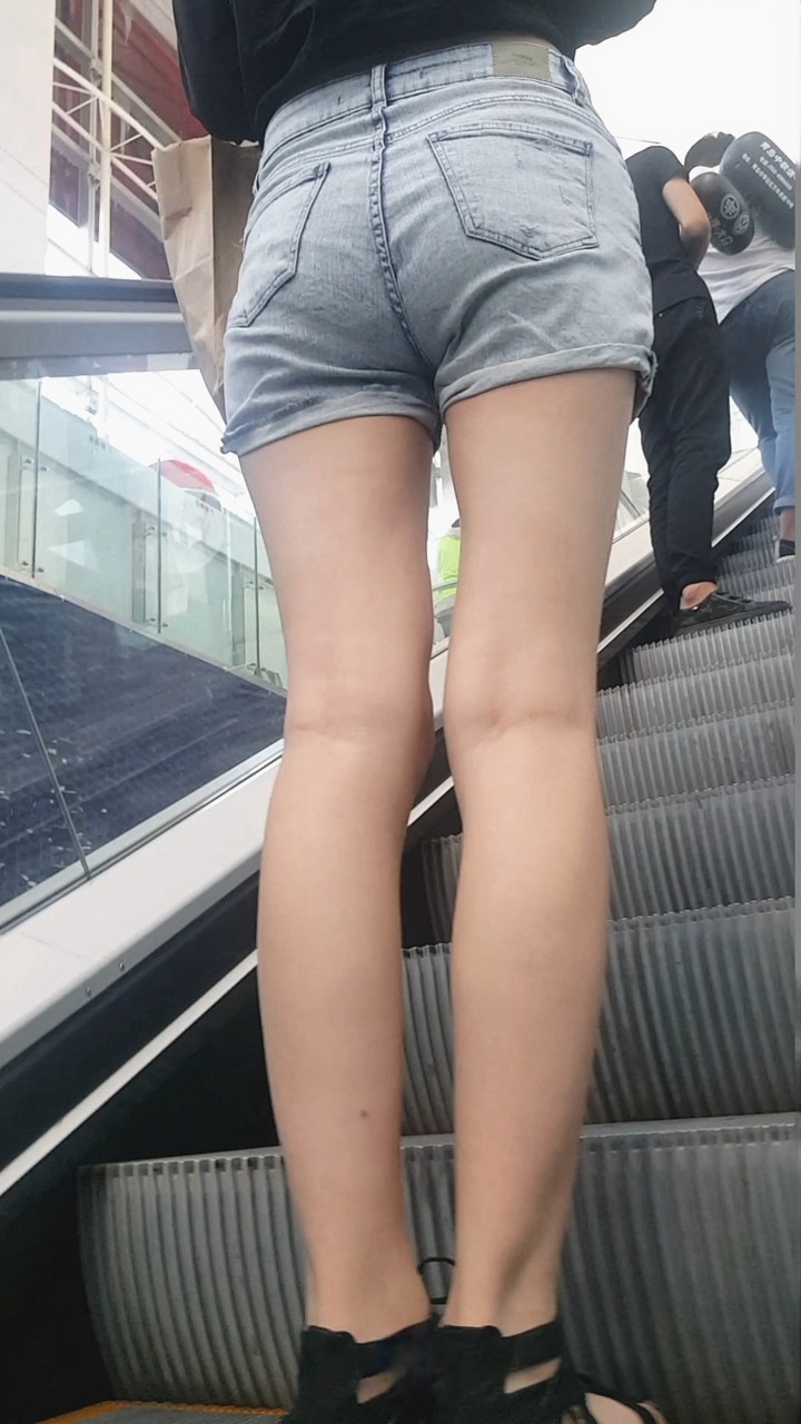 极品长腿街拍热裤时尚美女[513M/MP4]