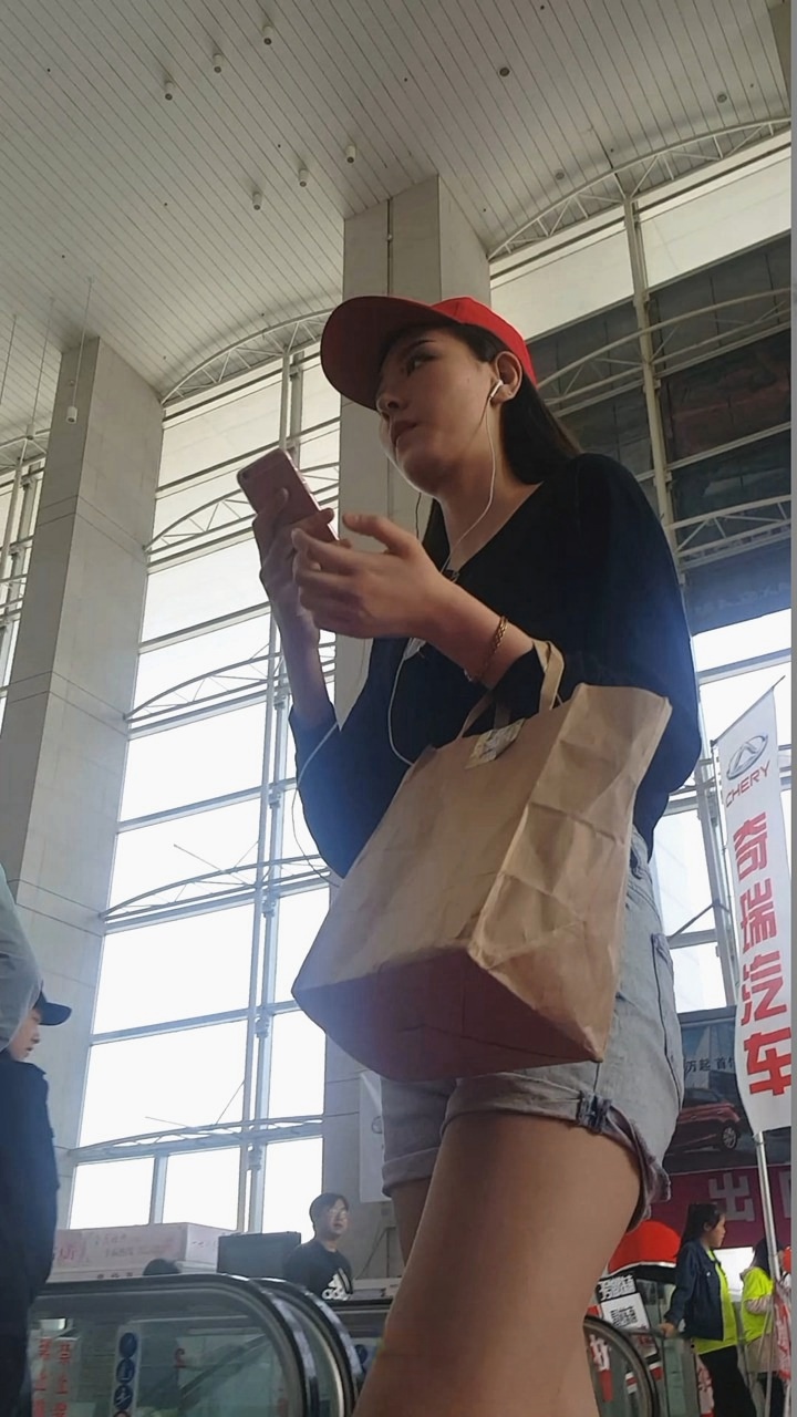 极品长腿街拍热裤时尚美女[513M/MP4]