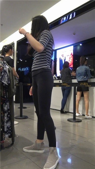 4K超清！超极品轻盈紧身瑜伽裤翘臀美女试衣服【MP4/3GB】