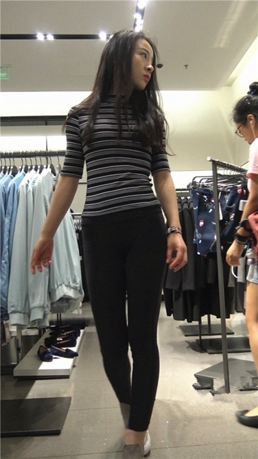 4K超清！超极品轻盈紧身瑜伽裤翘臀美女试衣服【MP4/3GB】