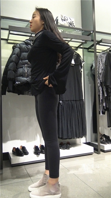 4K超清！超极品轻盈紧身瑜伽裤翘臀美女试衣服【MP4/3GB】