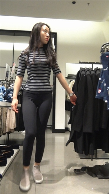 4K超清！超极品轻盈紧身瑜伽裤翘臀美女试衣服【MP4/3GB】