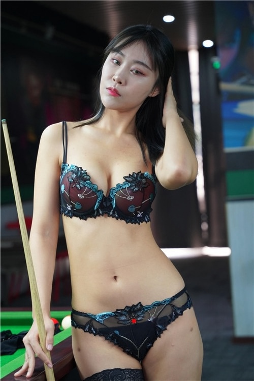 模拍性感的内衣美女(709P)[14G/JPG]