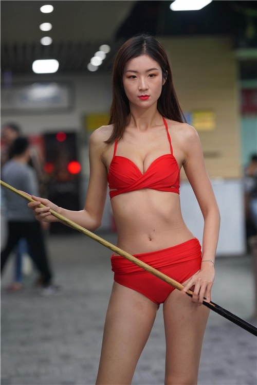 性感的红色比基尼长腿小姐姐【套图+视频】