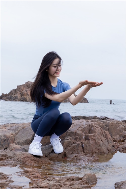 海边的小姐姐 【套图+视频】