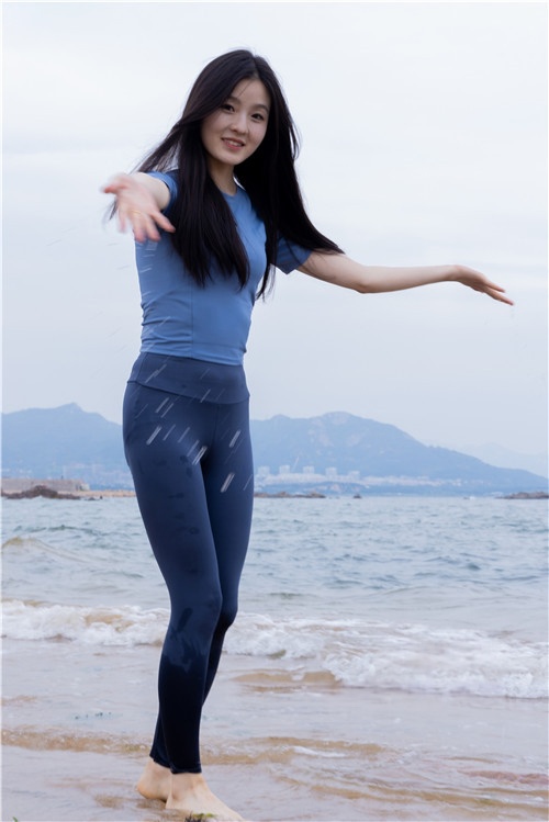 海边的小姐姐 【套图+视频】