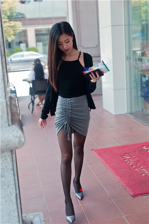 黑丝S女-未删减【套图+视频】