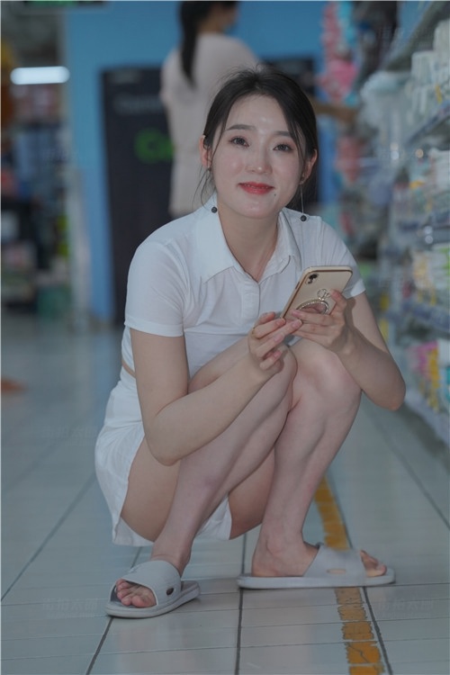 气质白嫩美女(482P)[5.63G/JPG]