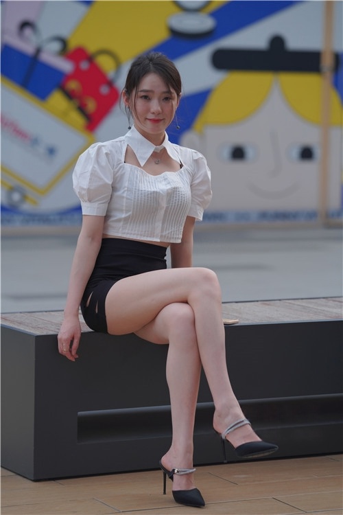 性感的白裤美女(935P)[12.3G/JPG]