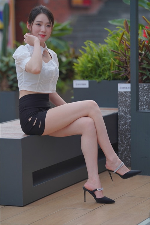 性感的白裤美女(935P)[12.3G/JPG]