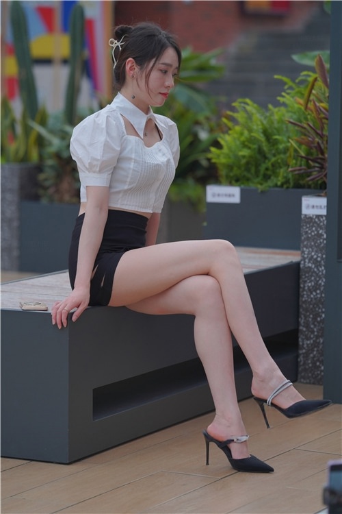 性感的白裤美女(935P)[12.3G/JPG]