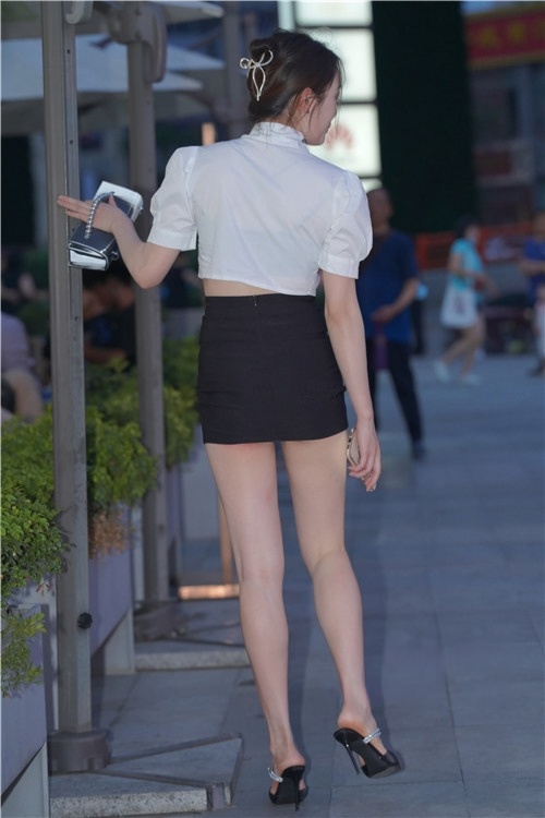 性感的白裤美女(935P)[12.3G/JPG]