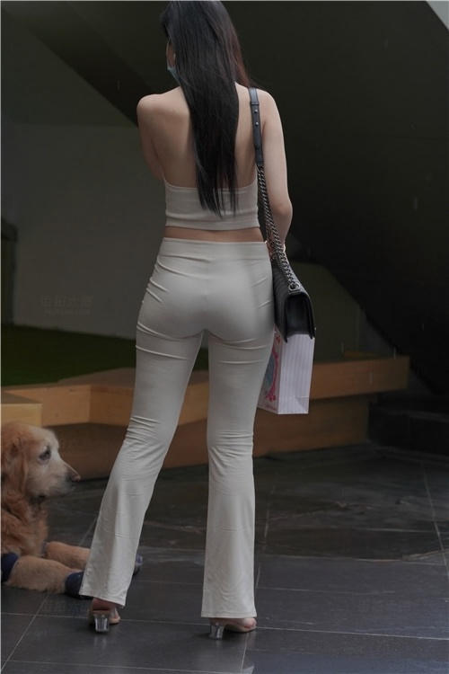 性感的白裤美女(935P)[12.3G/JPG]