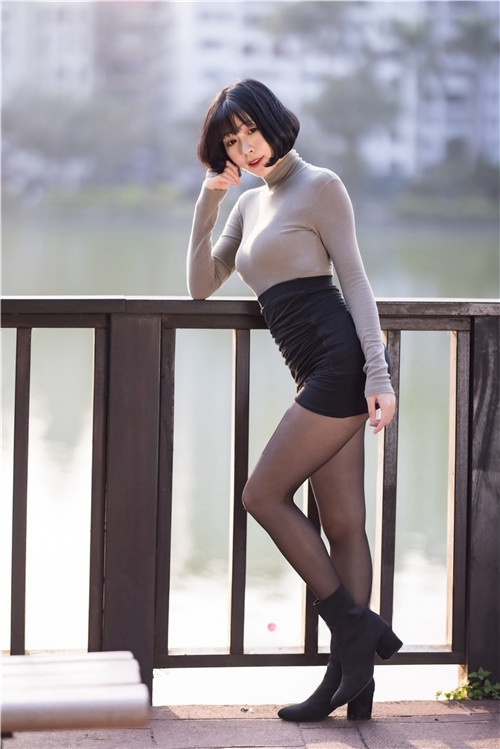 黑丝美女(50P)[979M/JPG]