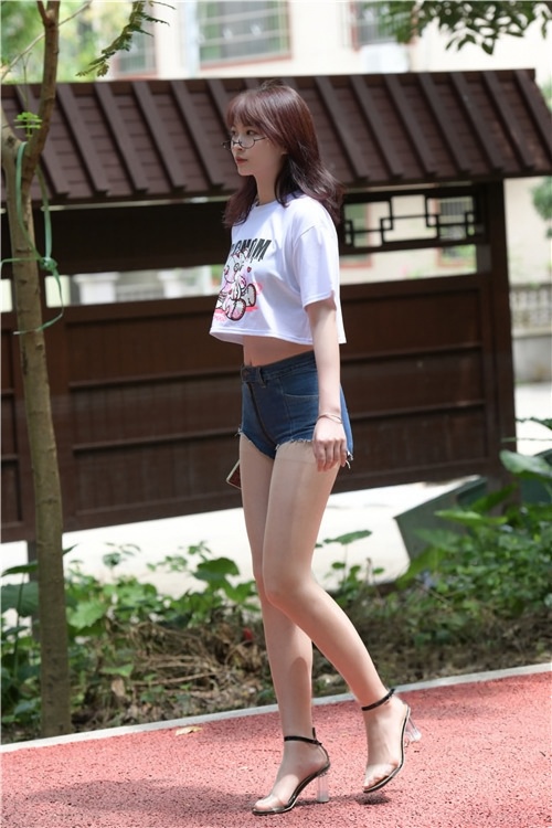 长腿肉丝小姐姐(367P)[6.93G/JPG]